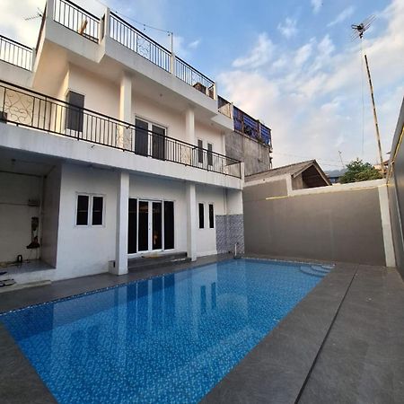 Villa Putih Cisarua Buitenkant foto