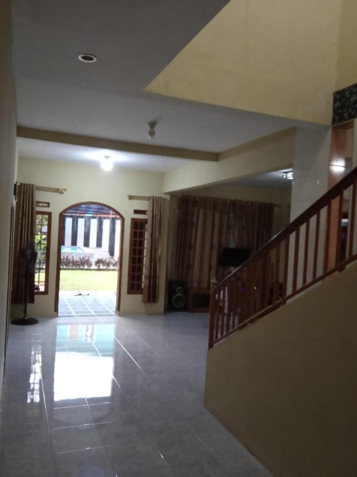 Villa Putih Cisarua Buitenkant foto