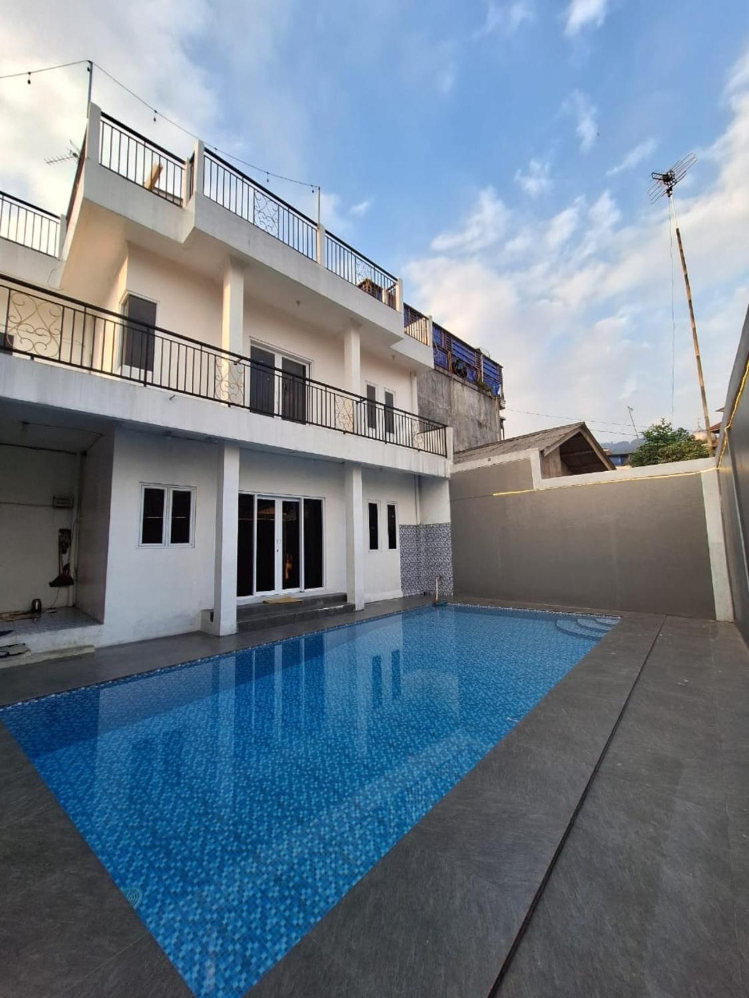 Villa Putih Cisarua Buitenkant foto